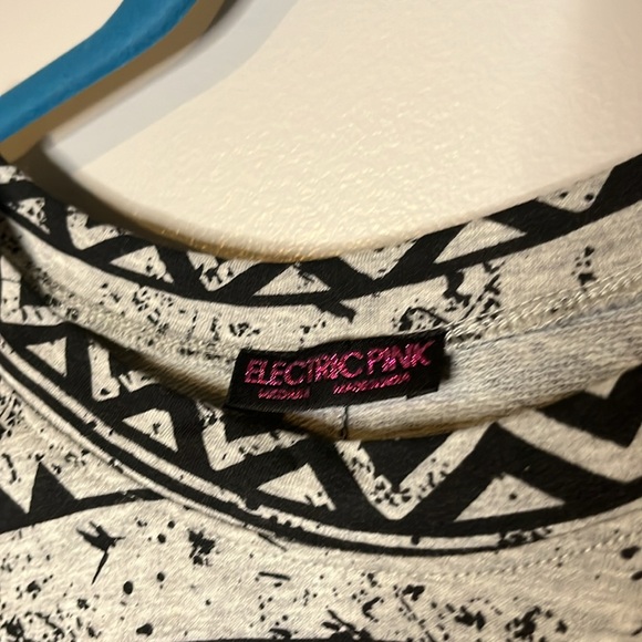 New Women’s black and gray Cropped sweater - Picture 3 of 6